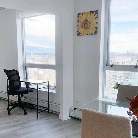 Apartament Downtown 3Br/2Ba+Views+Skytrain+Free Parking Vancouver Zewnętrze zdjęcie