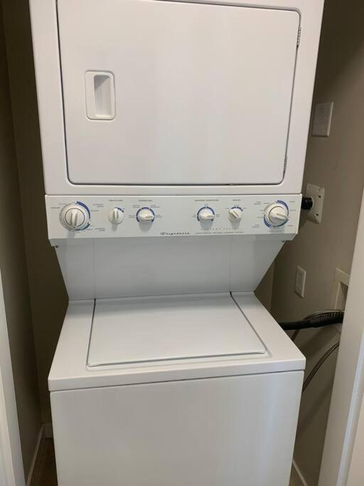 Apartament Downtown 3Br/2Ba+Views+Skytrain+Free Parking Vancouver Zewnętrze zdjęcie
