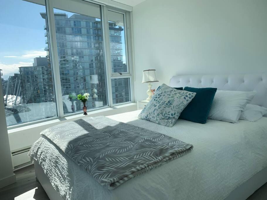 Apartament Downtown 3Br/2Ba+Views+Skytrain+Free Parking Vancouver Zewnętrze zdjęcie