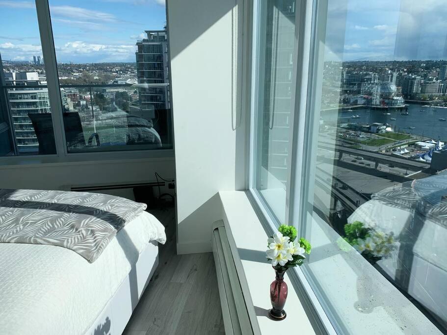 Apartament Downtown 3Br/2Ba+Views+Skytrain+Free Parking Vancouver Zewnętrze zdjęcie