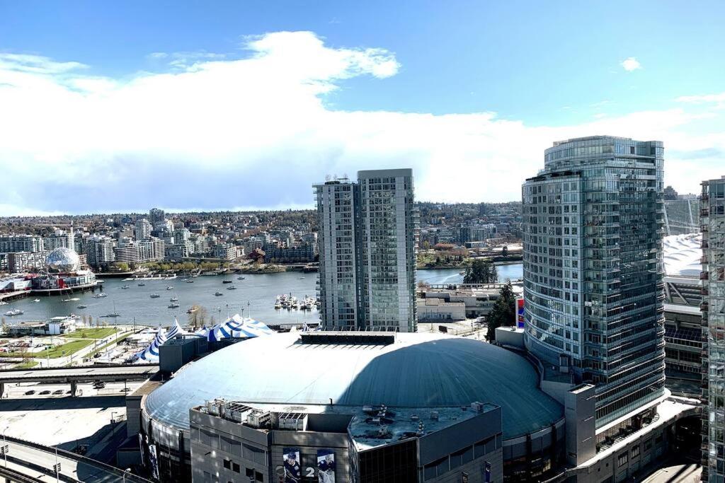 Apartament Downtown 3Br/2Ba+Views+Skytrain+Free Parking Vancouver Zewnętrze zdjęcie