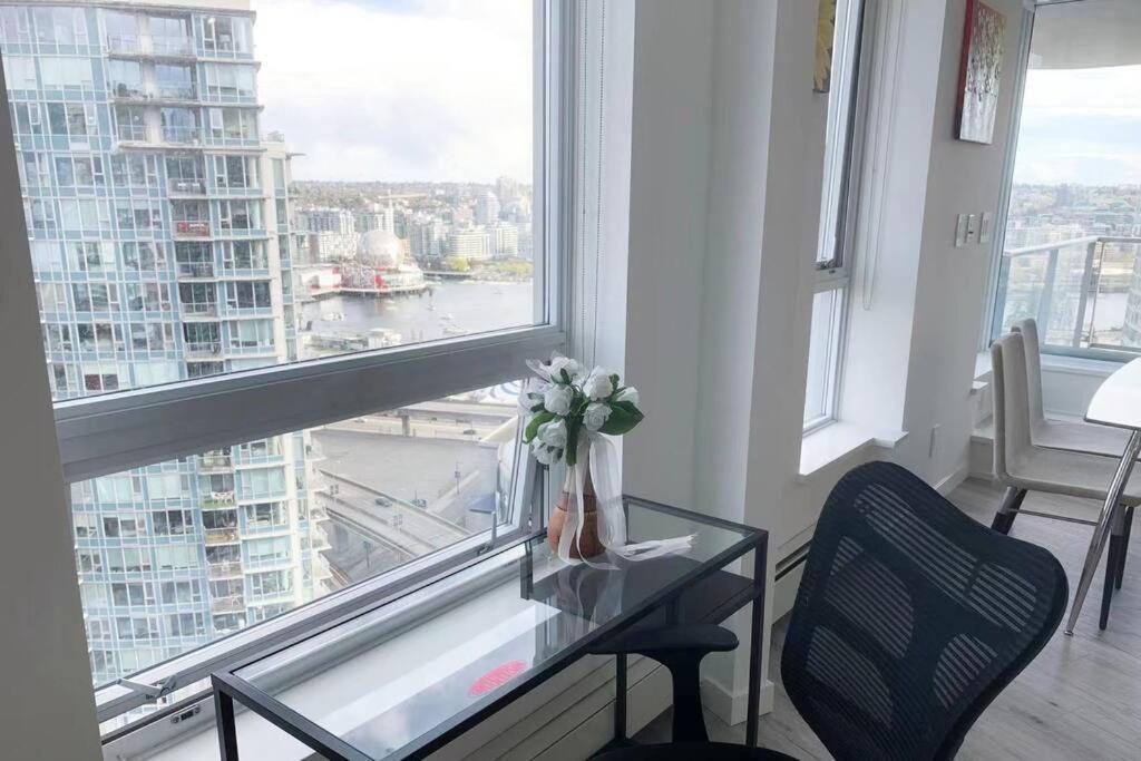 Apartament Downtown 3Br/2Ba+Views+Skytrain+Free Parking Vancouver Zewnętrze zdjęcie