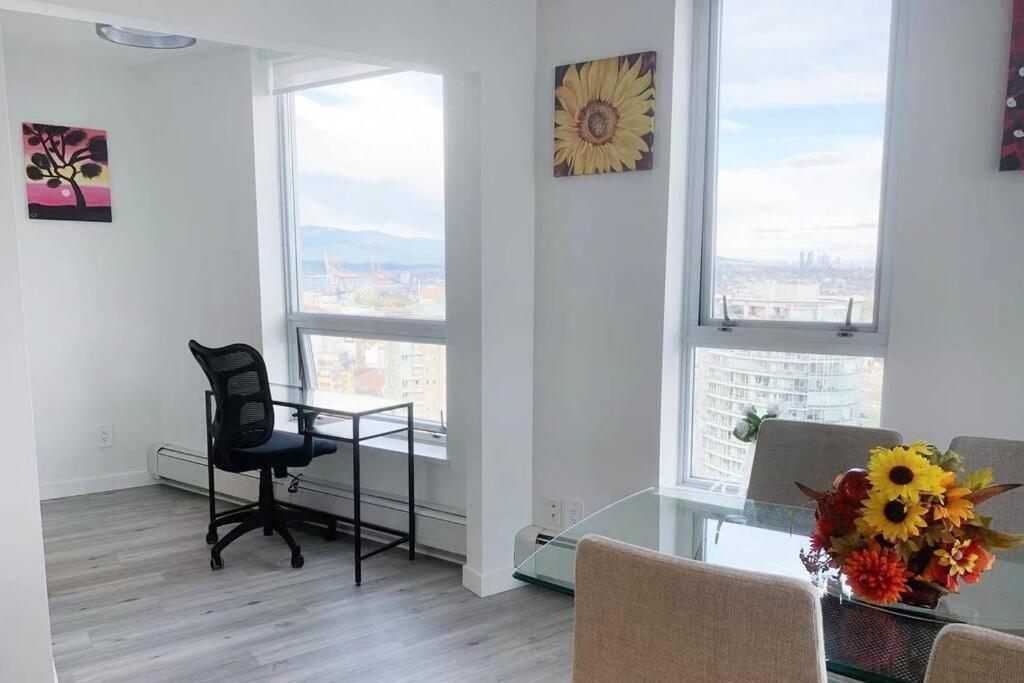 Apartament Downtown 3Br/2Ba+Views+Skytrain+Free Parking Vancouver Zewnętrze zdjęcie