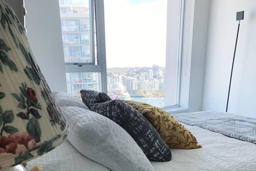 Apartament Downtown 3Br/2Ba+Views+Skytrain+Free Parking Vancouver Zewnętrze zdjęcie