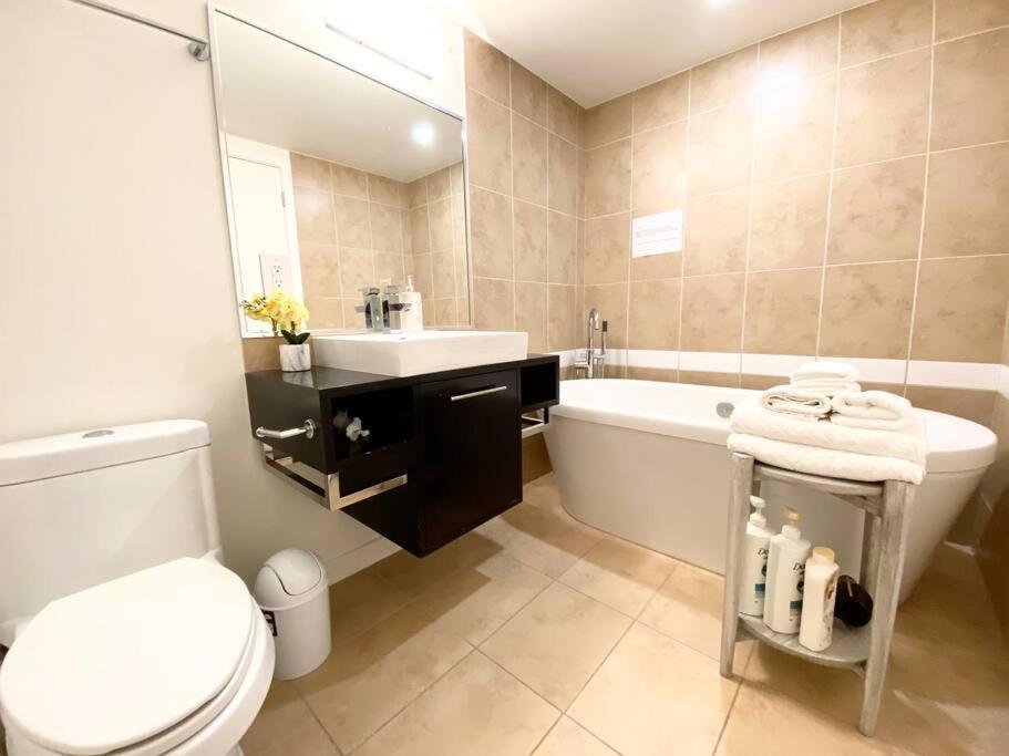 Apartament Downtown 3Br/2Ba+Views+Skytrain+Free Parking Vancouver Zewnętrze zdjęcie