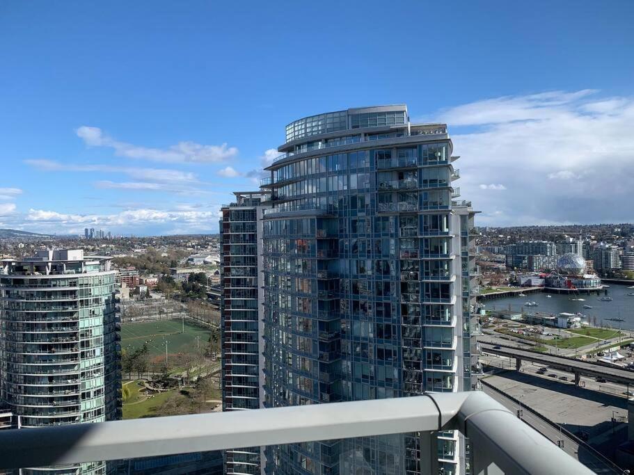 Apartament Downtown 3Br/2Ba+Views+Skytrain+Free Parking Vancouver Zewnętrze zdjęcie