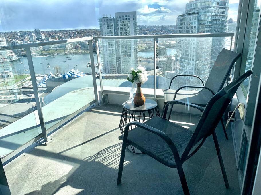 Apartament Downtown 3Br/2Ba+Views+Skytrain+Free Parking Vancouver Zewnętrze zdjęcie