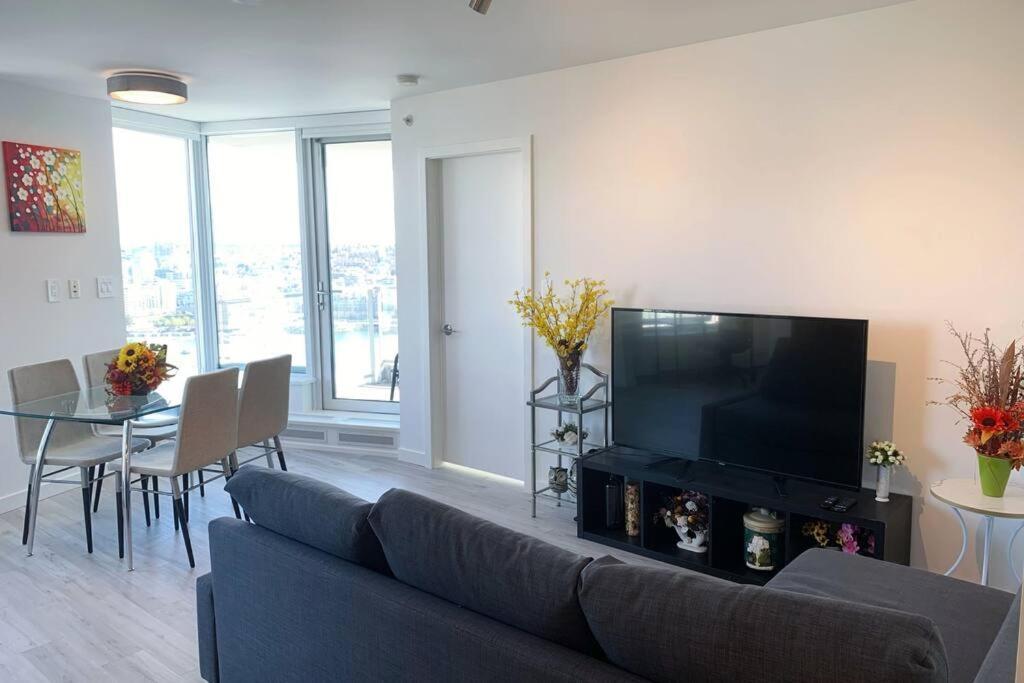 Apartament Downtown 3Br/2Ba+Views+Skytrain+Free Parking Vancouver Zewnętrze zdjęcie