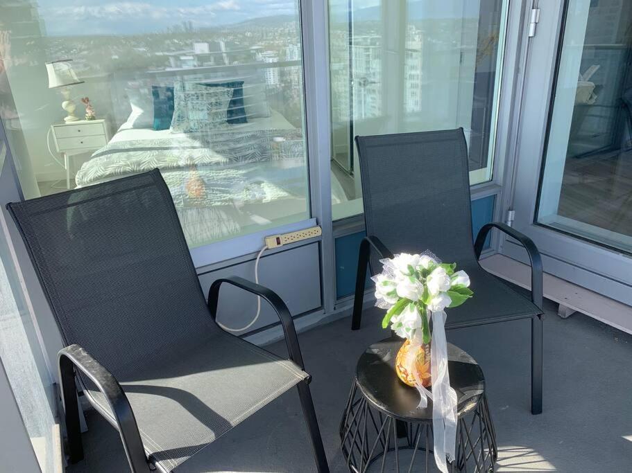 Apartament Downtown 3Br/2Ba+Views+Skytrain+Free Parking Vancouver Zewnętrze zdjęcie