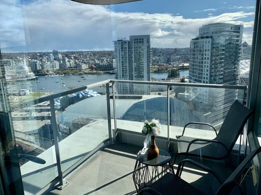 Apartament Downtown 3Br/2Ba+Views+Skytrain+Free Parking Vancouver Zewnętrze zdjęcie