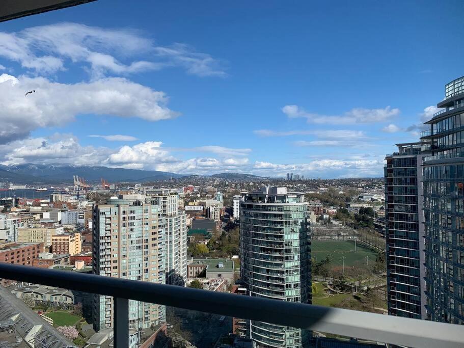 Apartament Downtown 3Br/2Ba+Views+Skytrain+Free Parking Vancouver Zewnętrze zdjęcie